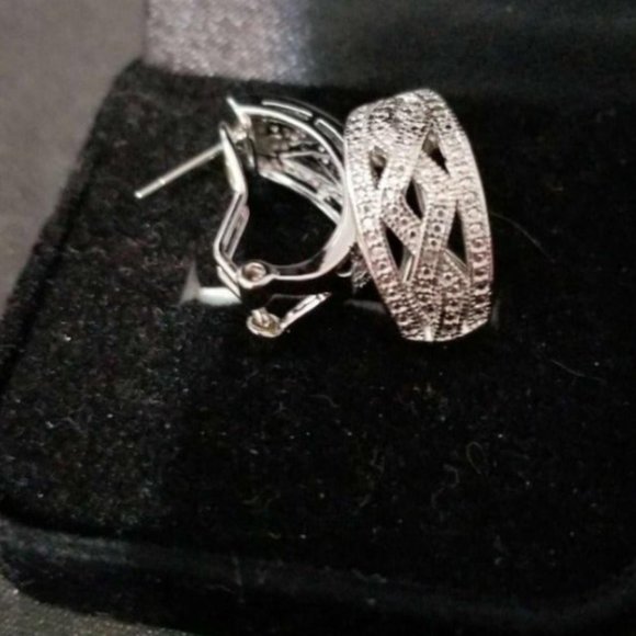 NWOT 18k WGP Diamond Accent Zig Zag Post Clip Earrings - Picture 4 of 8